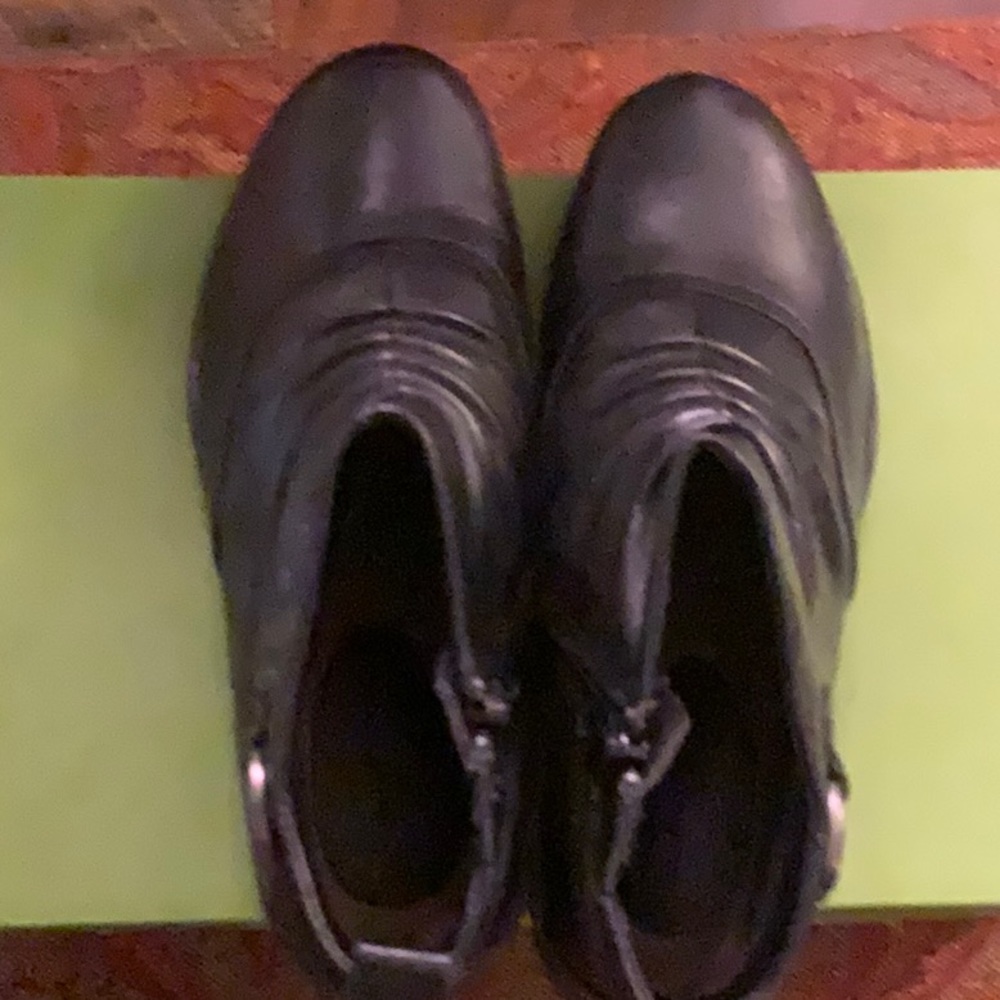 Earth black bootie. Size 6 M